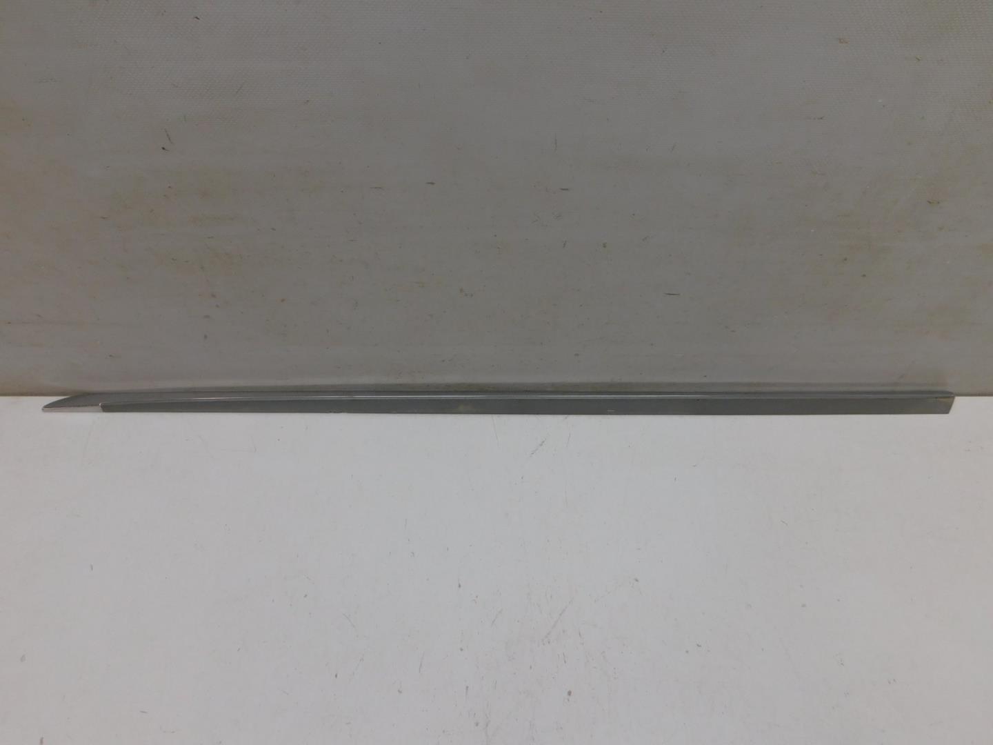 Молдинг задней правой двери