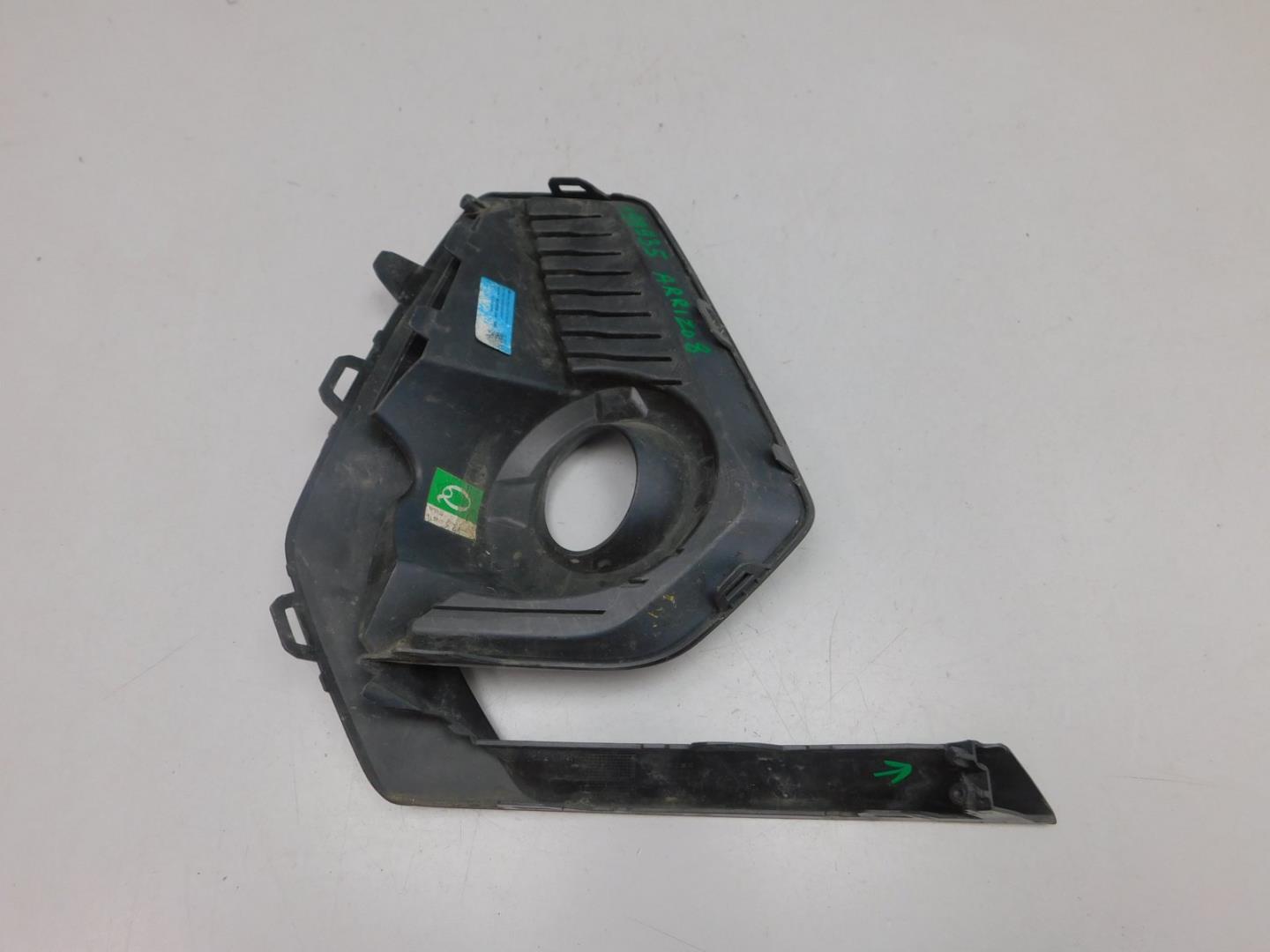 Накладка переднего бампера