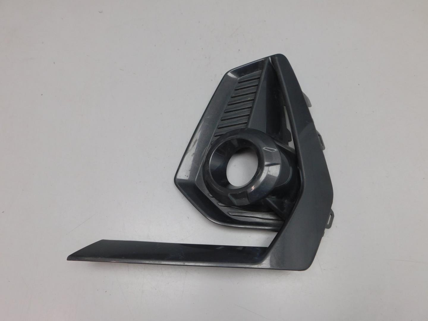 Накладка переднего бампера