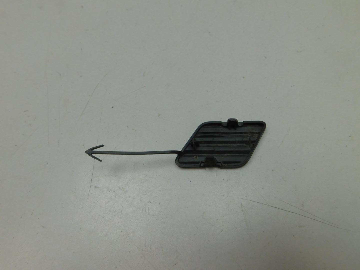 Заглушка буксировочного крюка