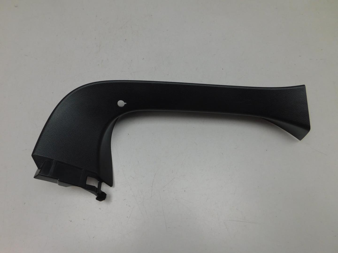 Обшивка двери багажника