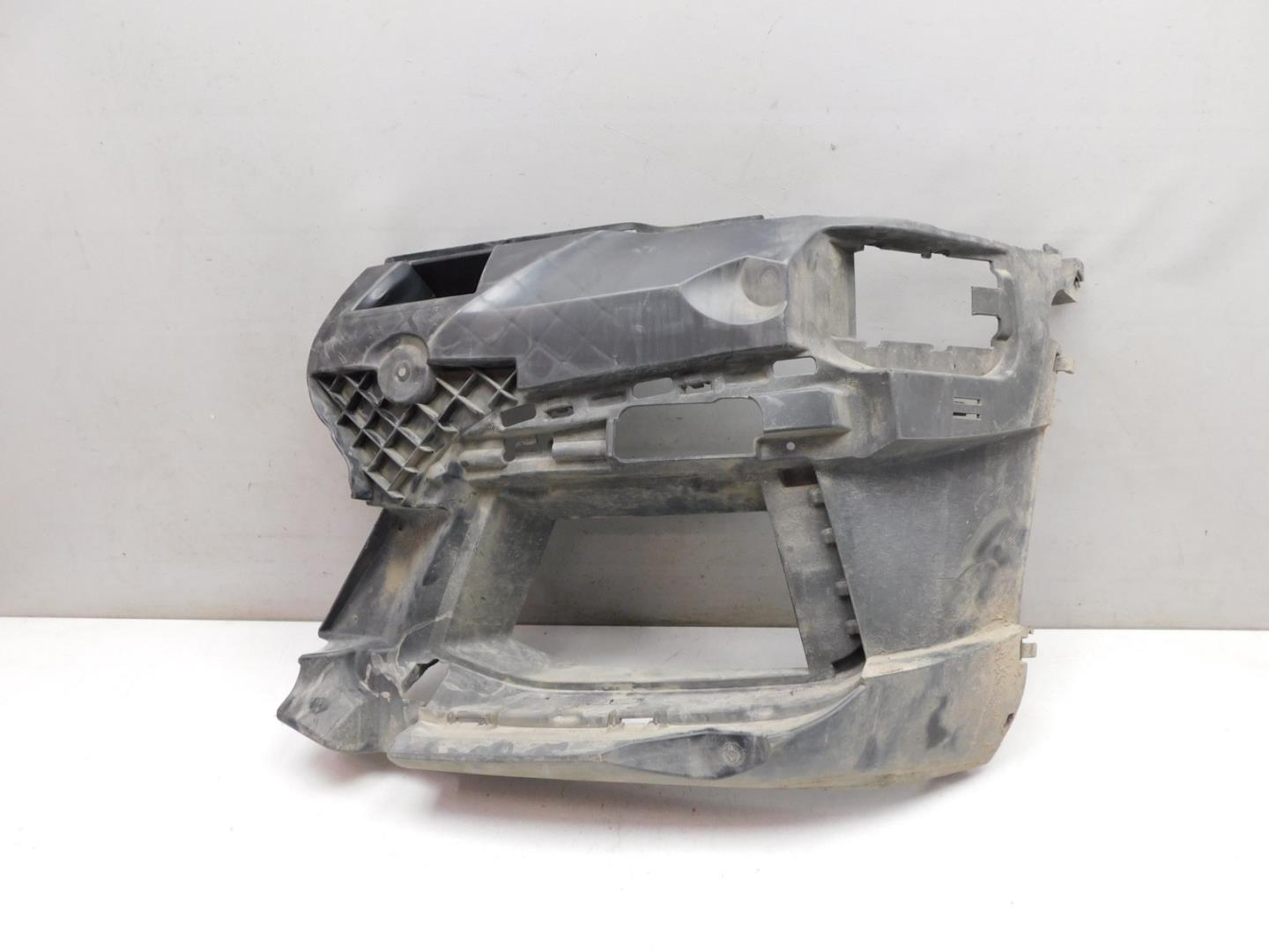 Кронштейн переднего бампера