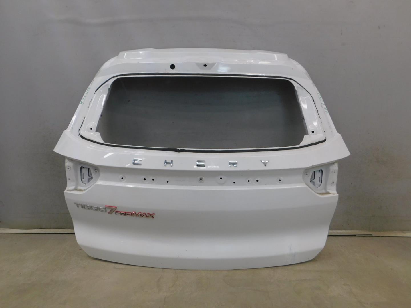 Дверь багажника