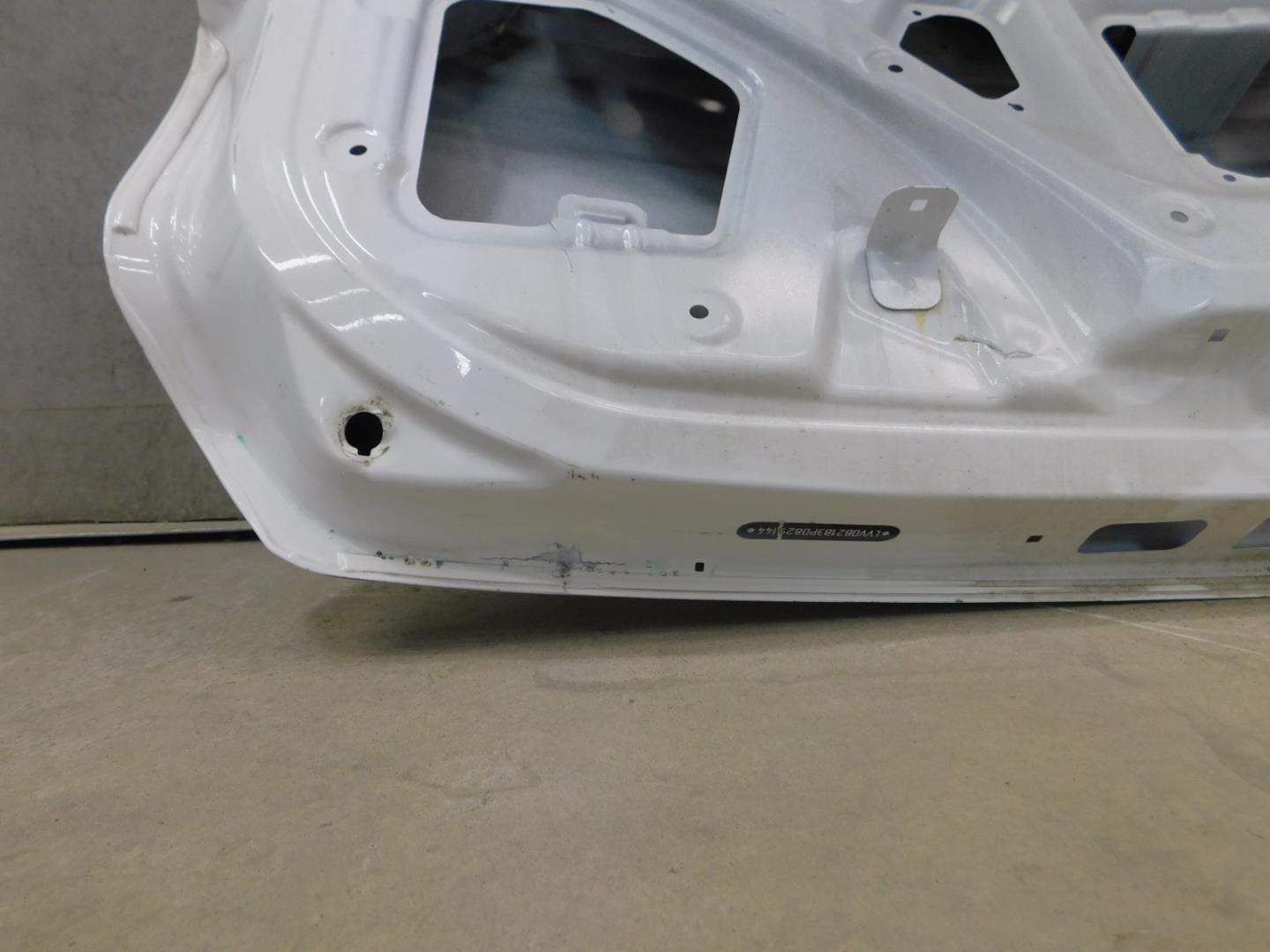 Дверь багажника