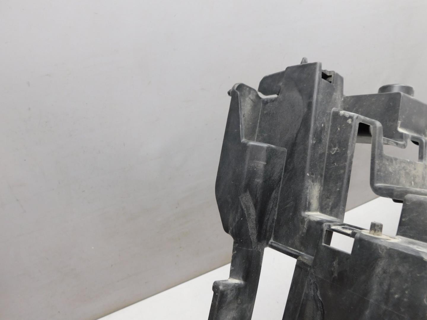 Кронштейн переднего бампера