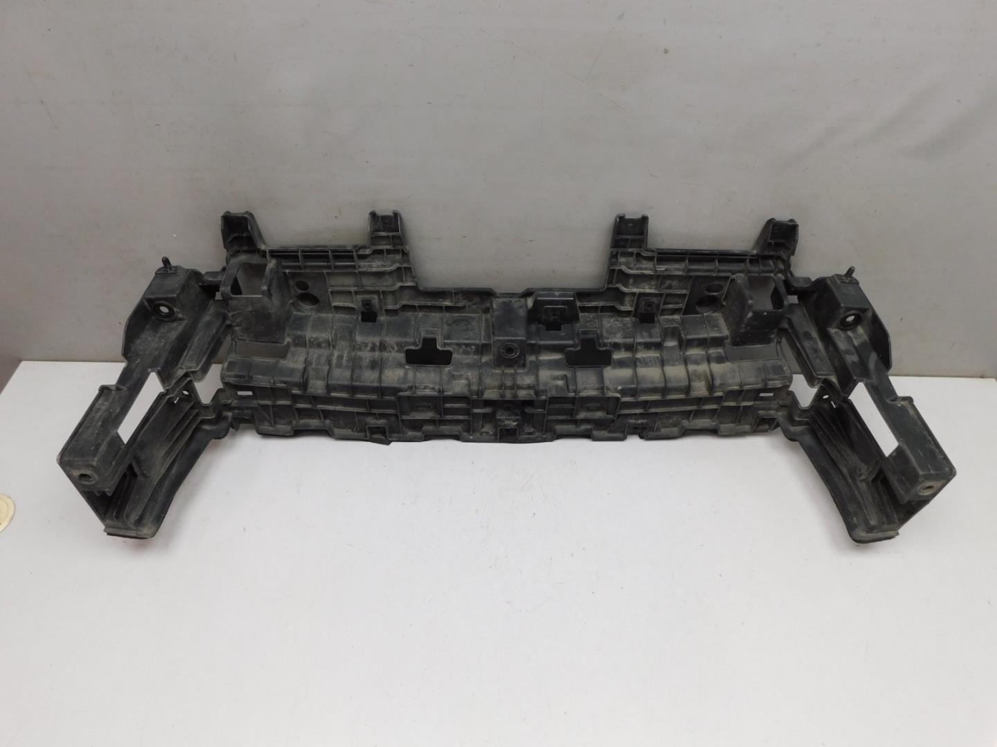 Кронштейн переднего бампера