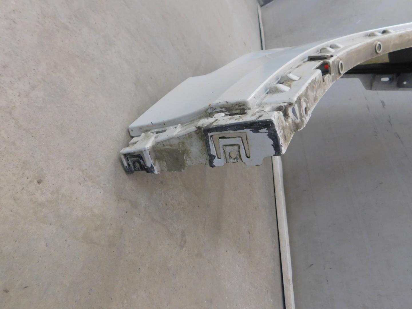 Крыло переднее правое