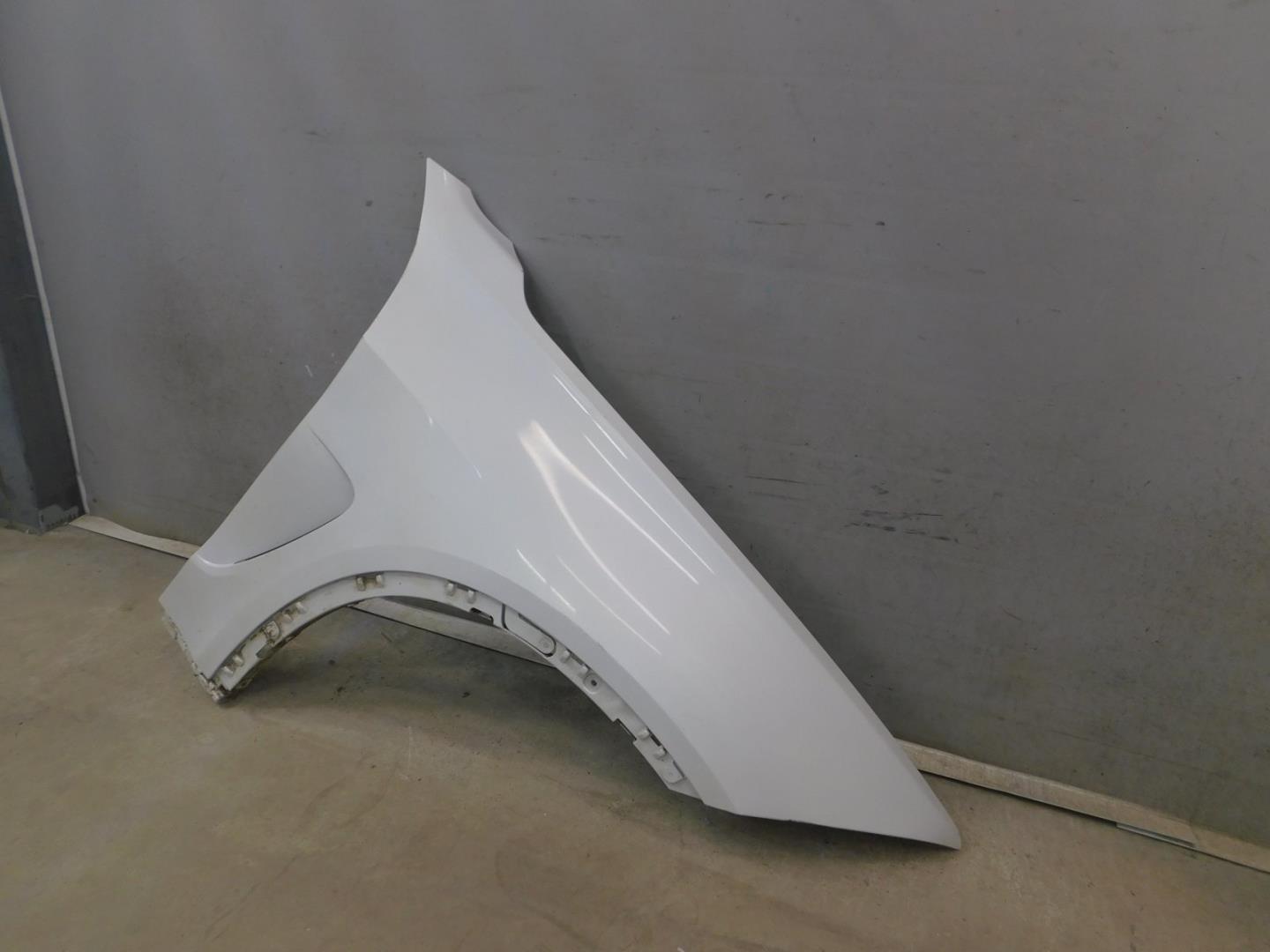 Крыло переднее правое