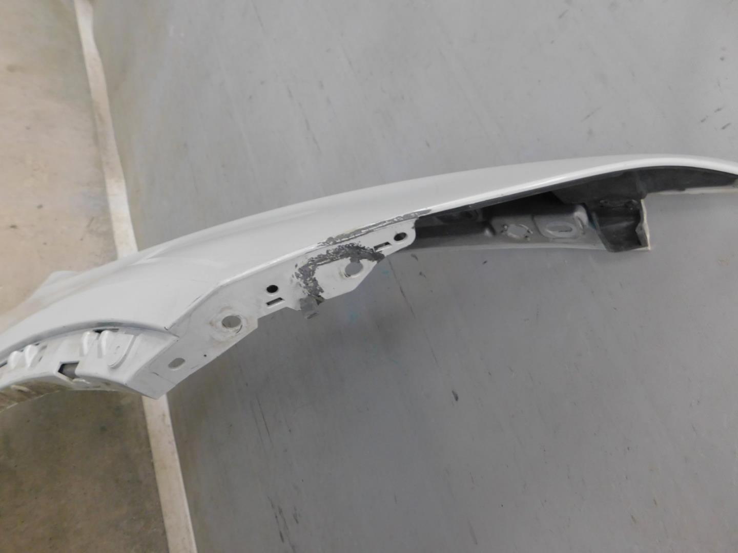 Крыло переднее правое