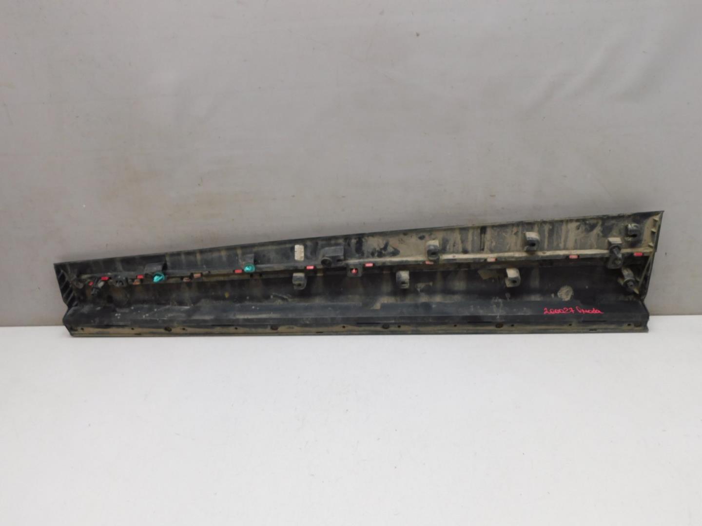 Накладка двери передней правой