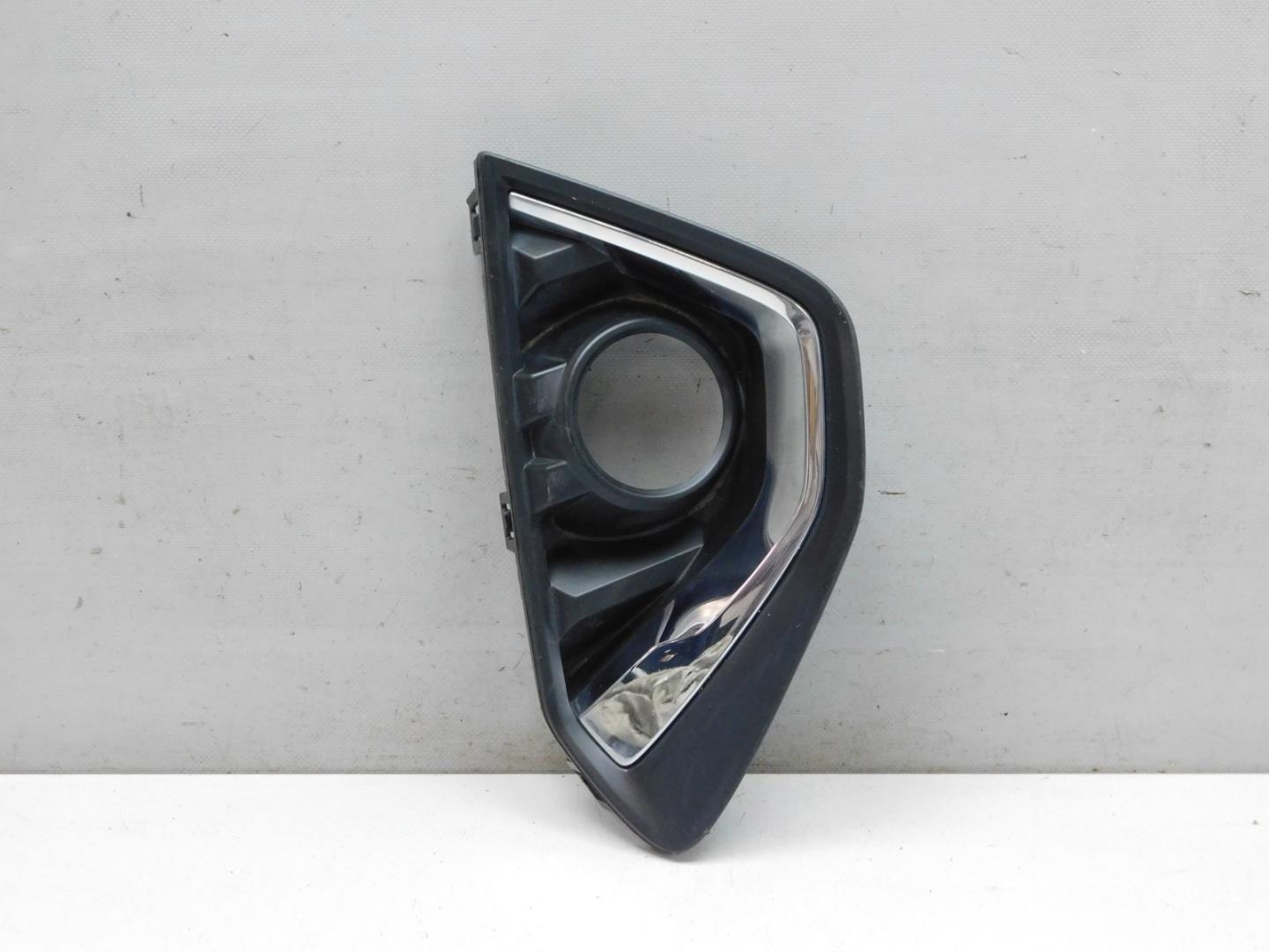 Решетка в бампер правая