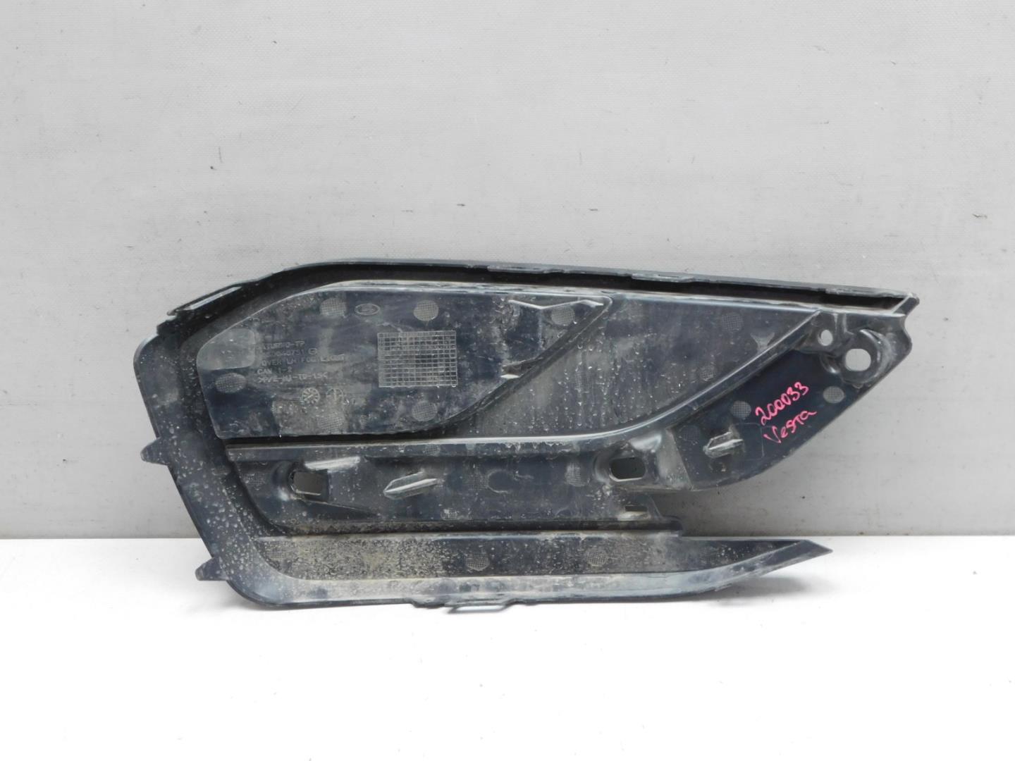 Решетка в бампер левая