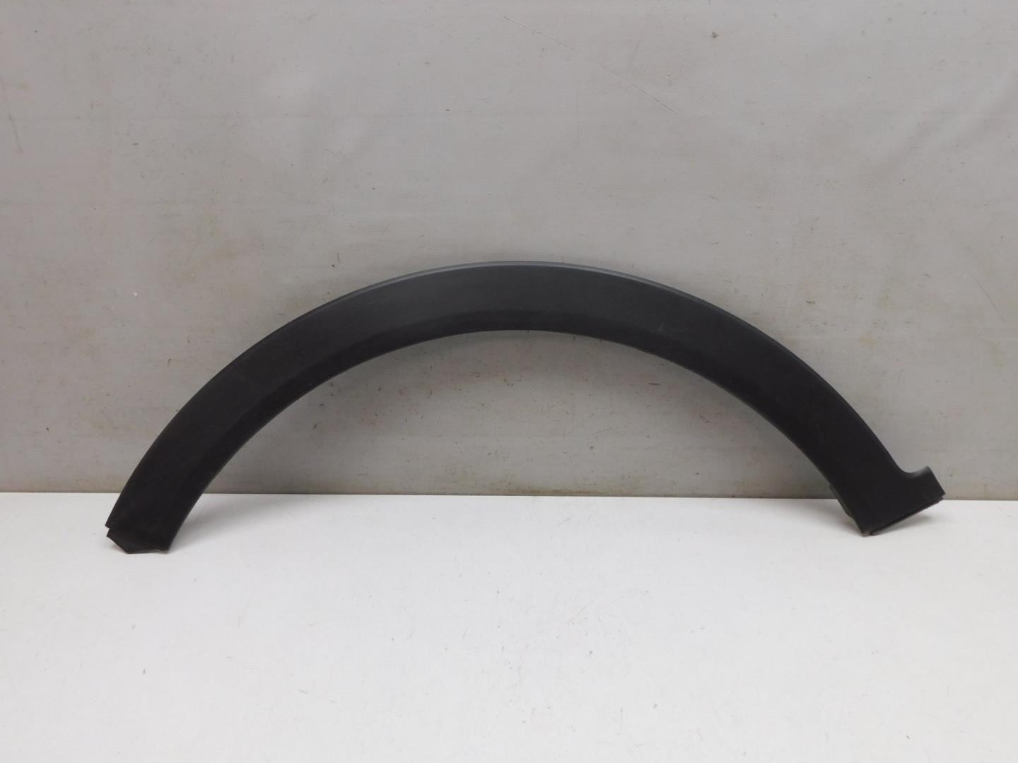 Накладка переднего крыла левого