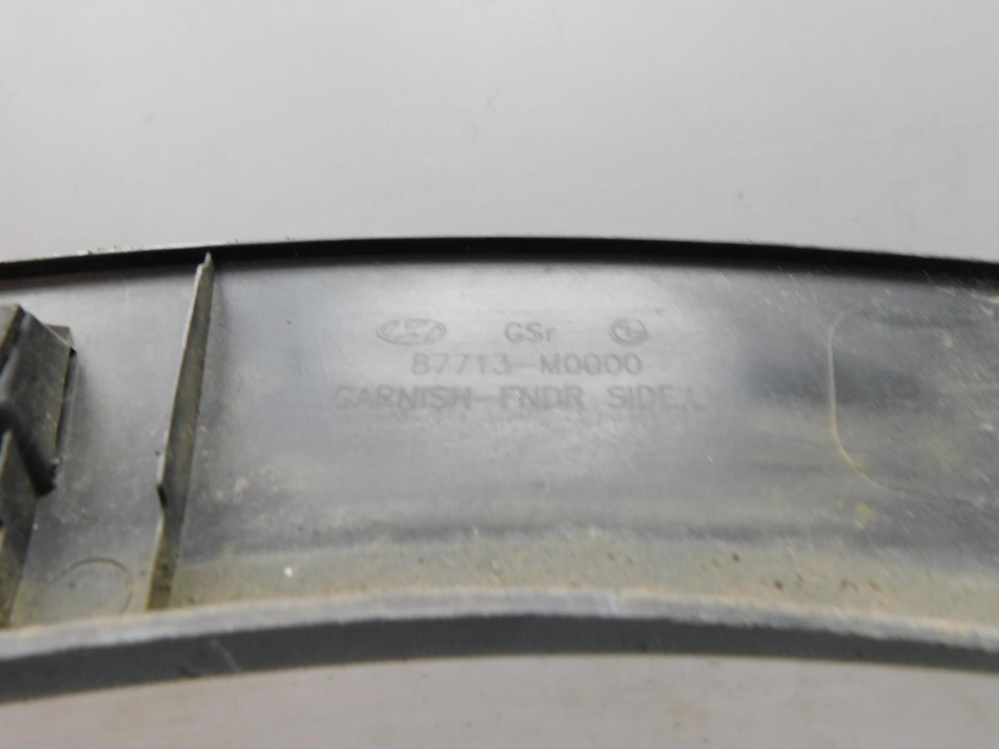 Накладка переднего крыла левого