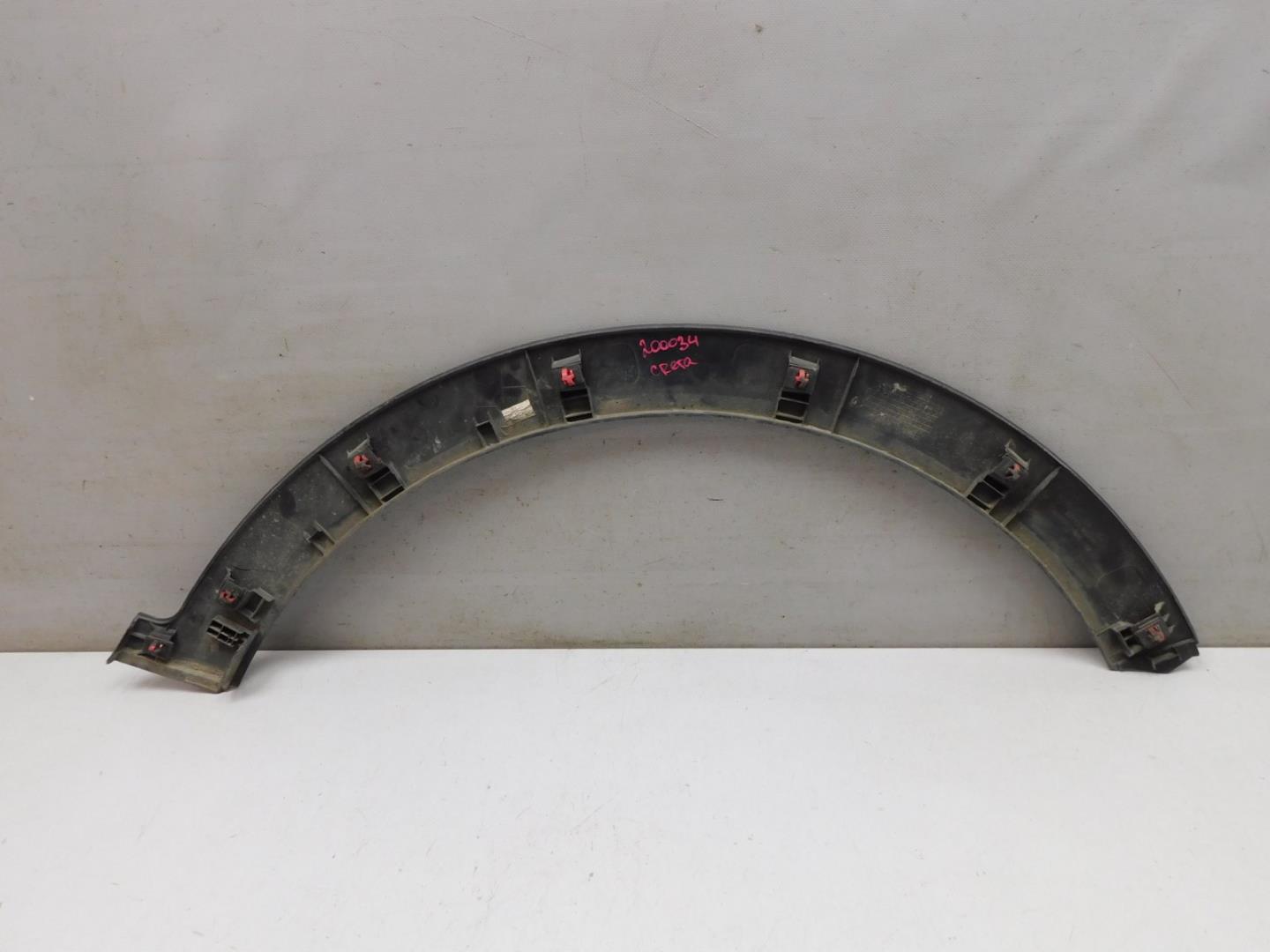 Накладка переднего крыла левого