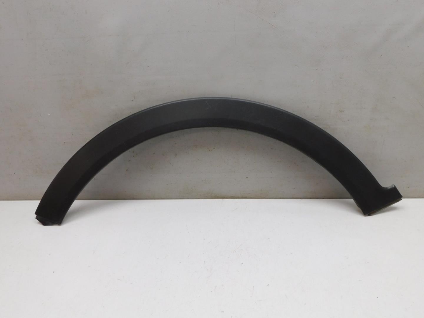 Накладка переднего крыла левого