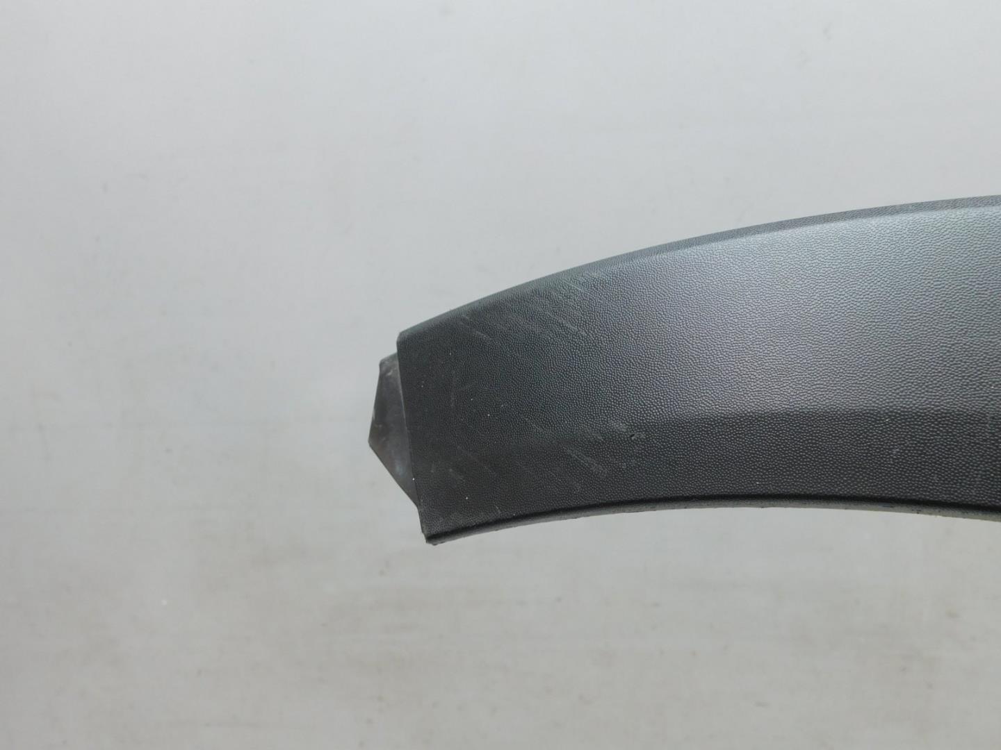 Накладка переднего крыла левого