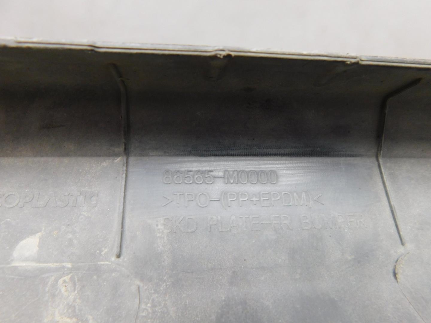 Накладка переднего бампера