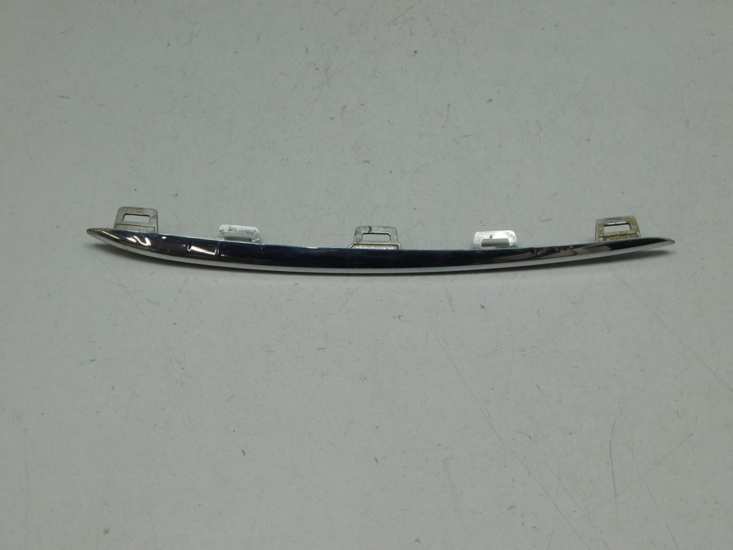 Молдинг переднего бампера