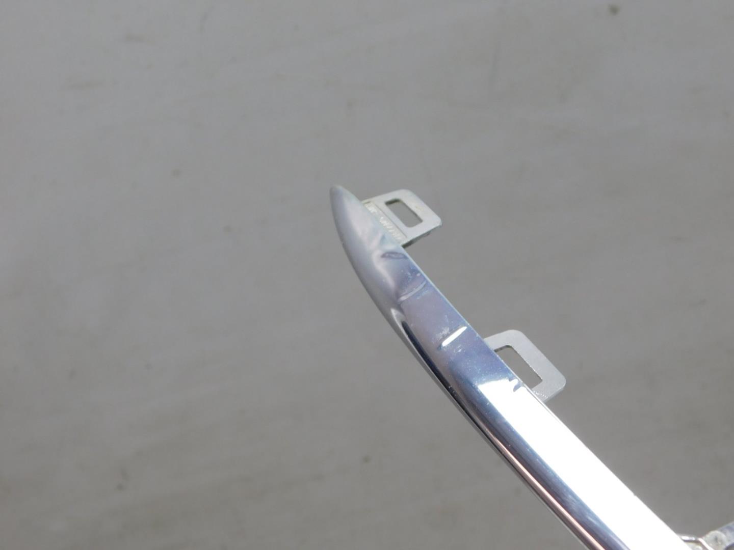 Молдинг переднего бампера