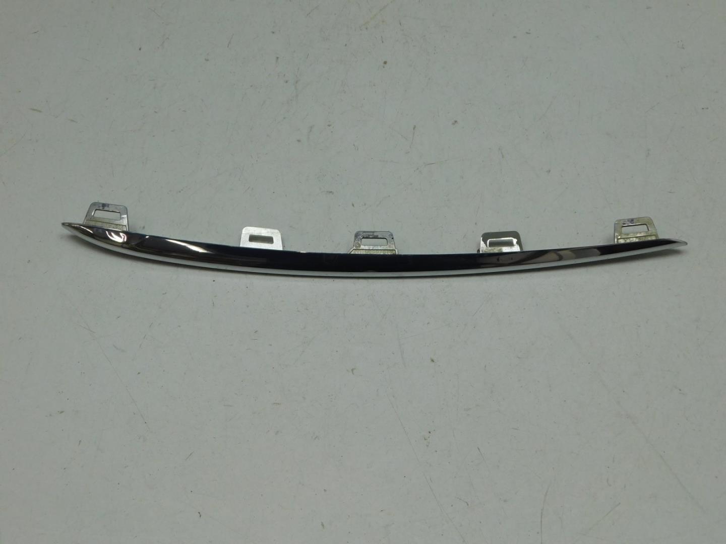 Молдинг переднего бампера