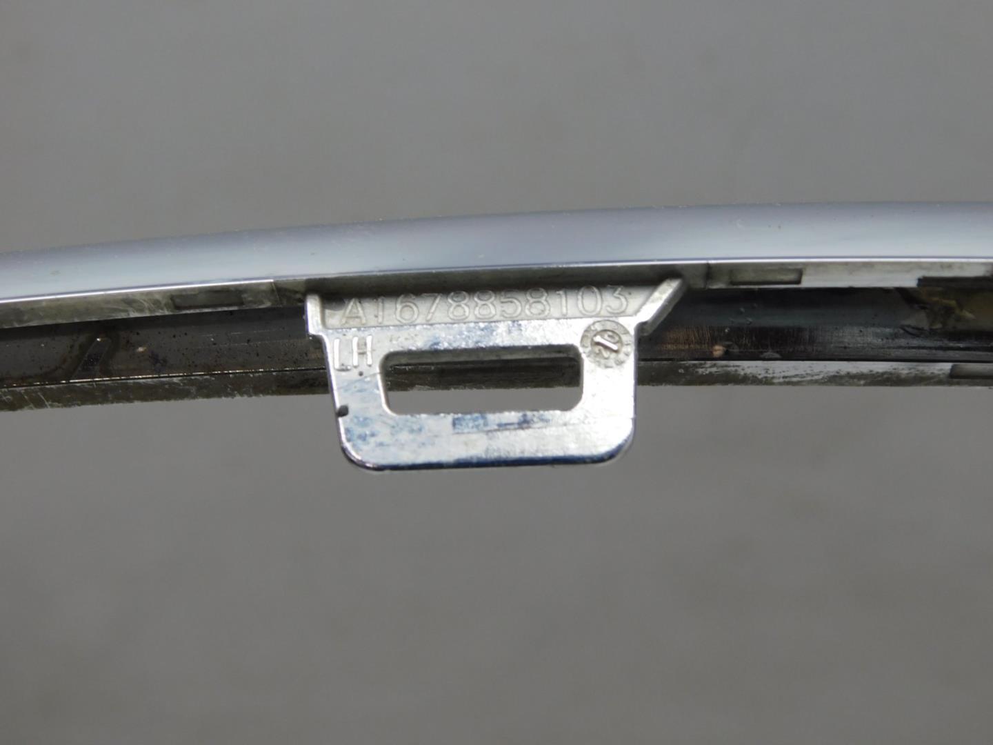 Молдинг переднего бампера