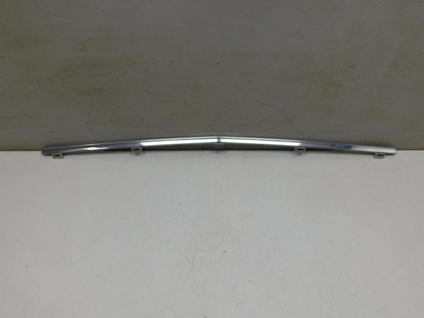 Молдинг переднего бампера