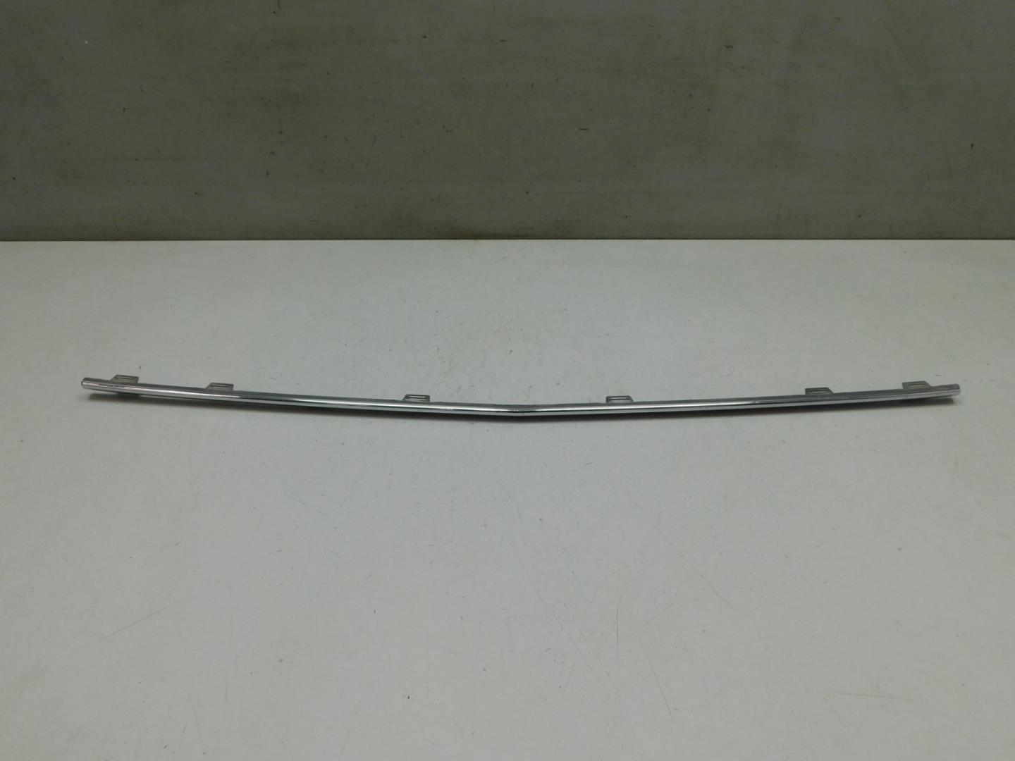 Молдинг переднего бампера