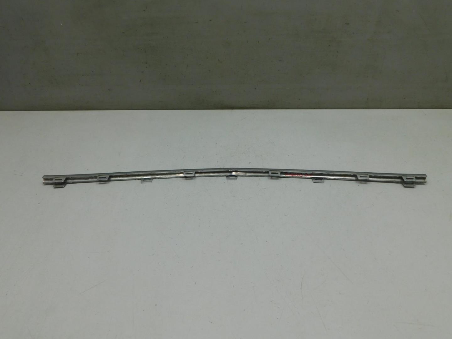 Молдинг переднего бампера