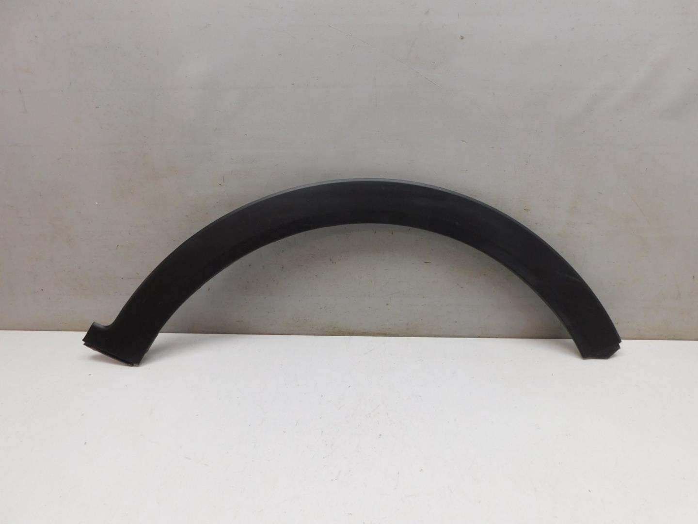 Накладка переднего крыла правого