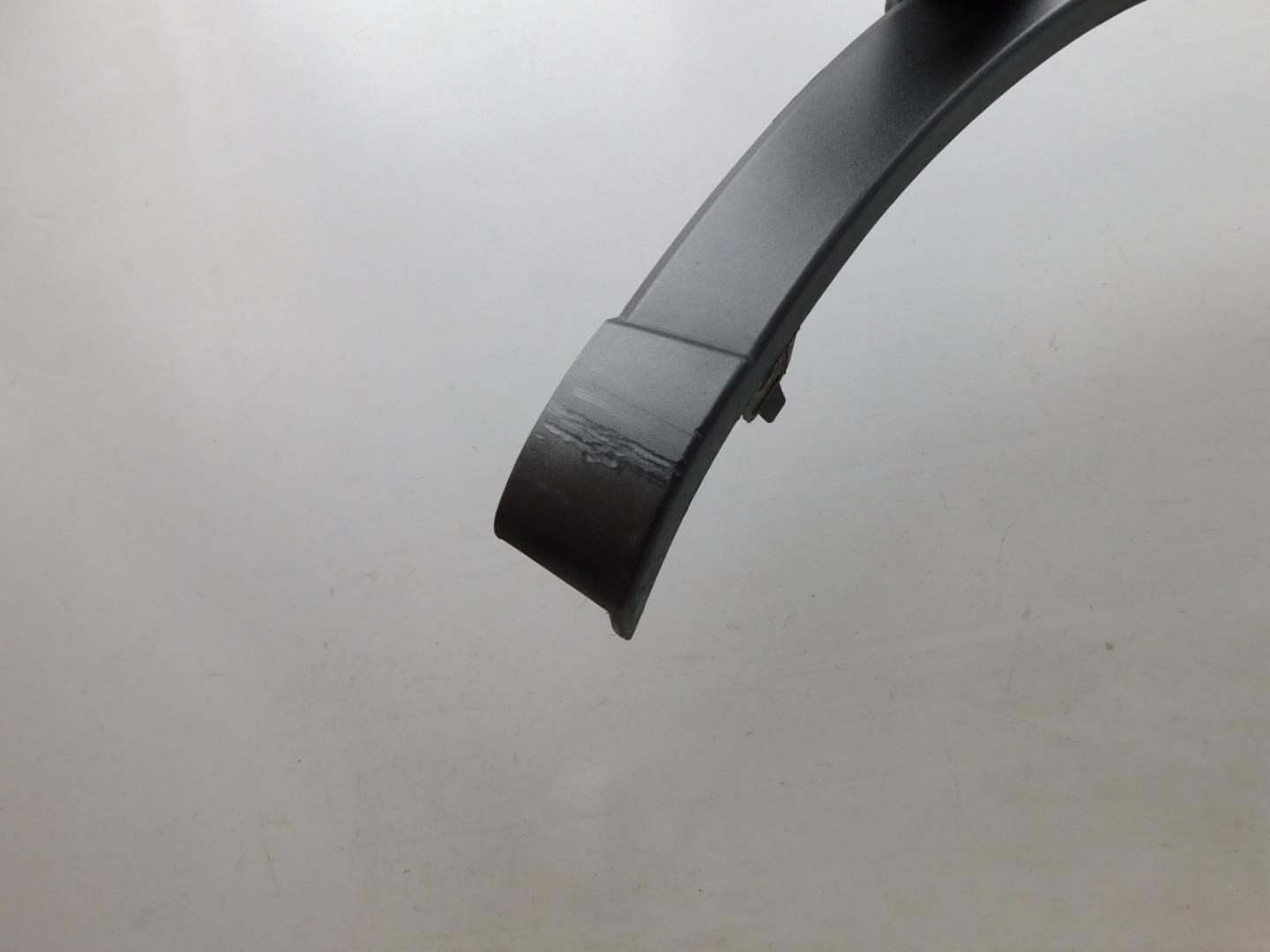 Накладка переднего крыла левого