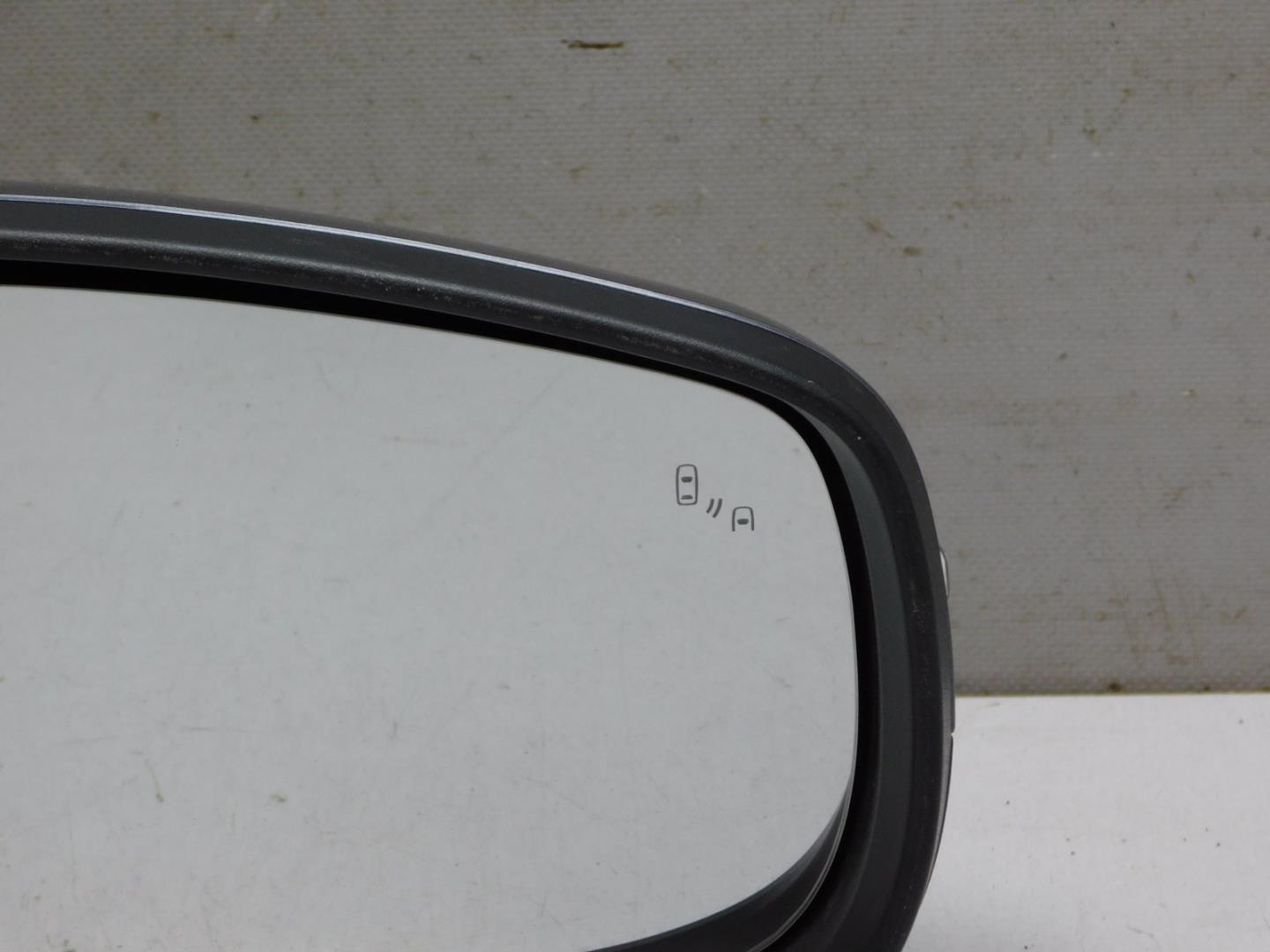 Зеркало правое электрическое