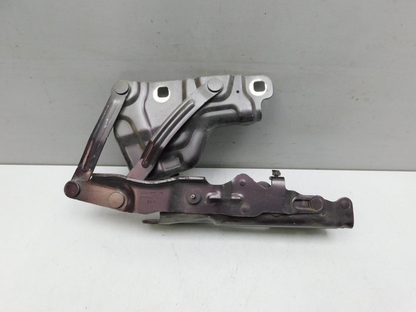 Петля капота левая