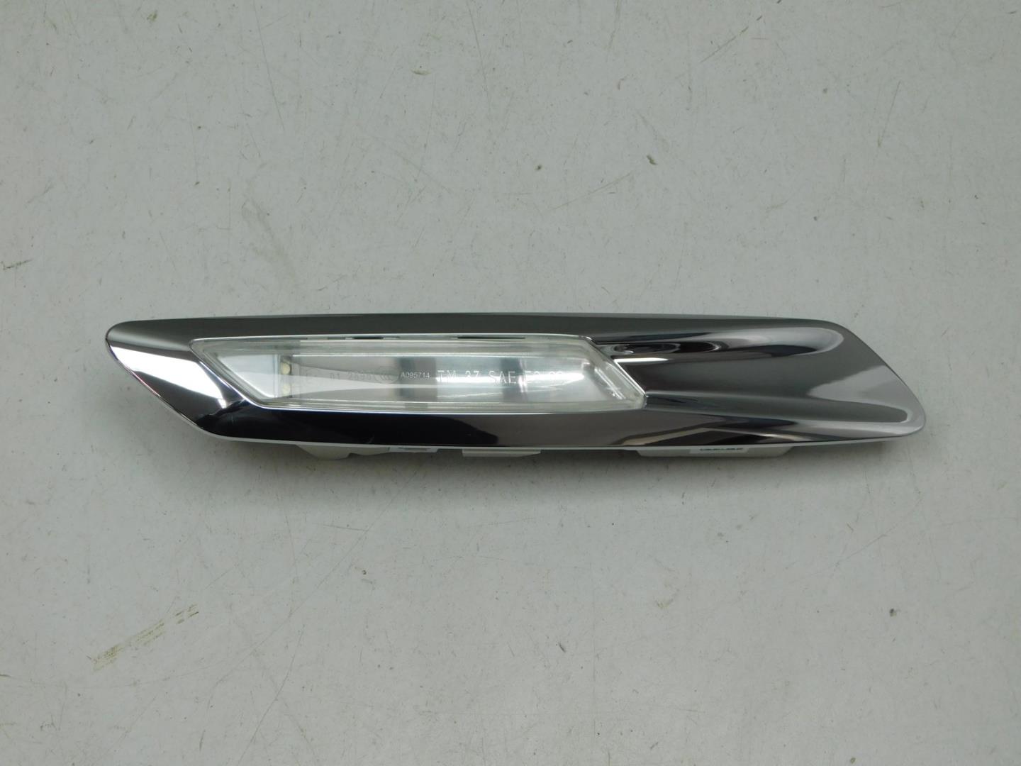 Повторитель поворота белый