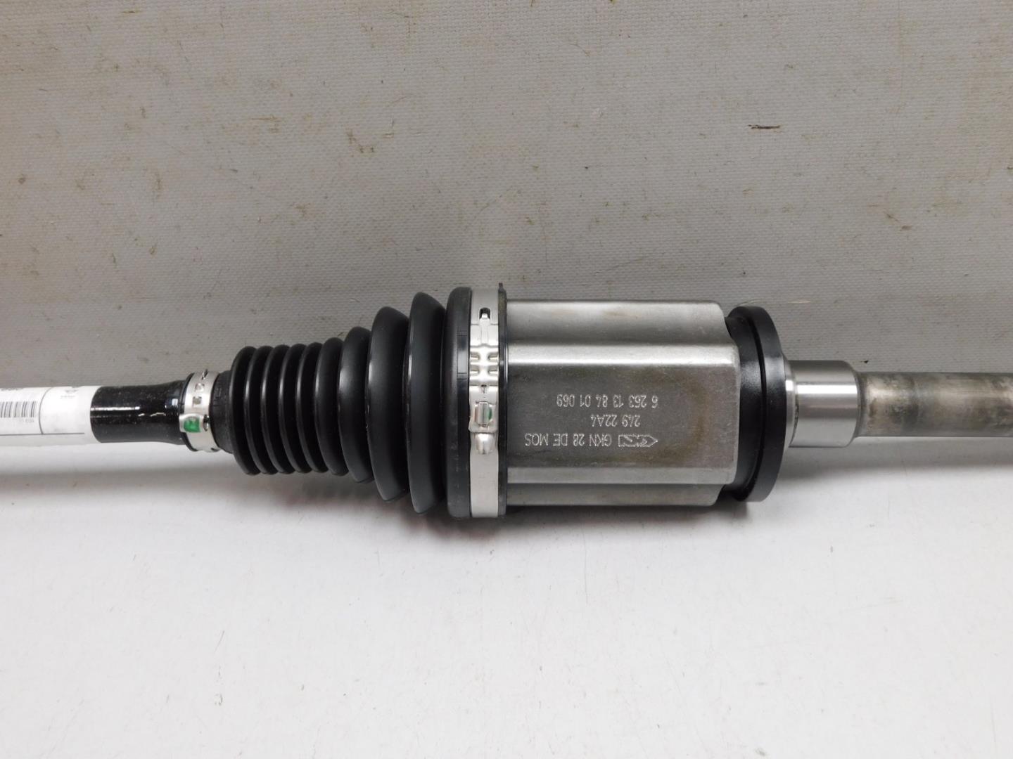 Полуось правая (привод)