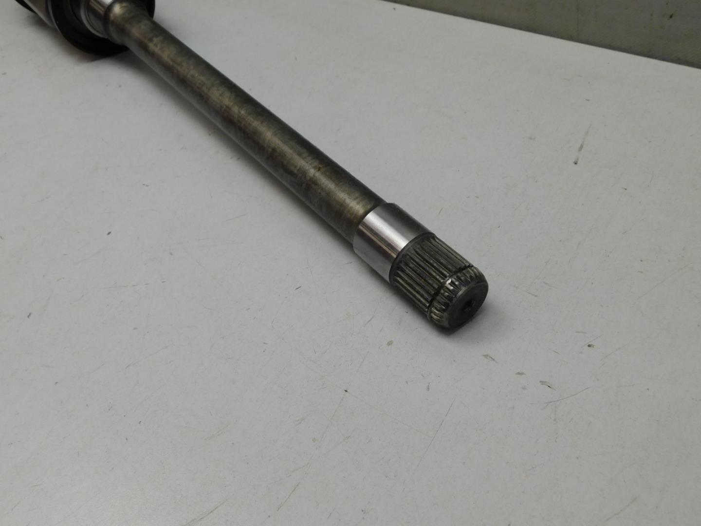 Полуось правая (привод)