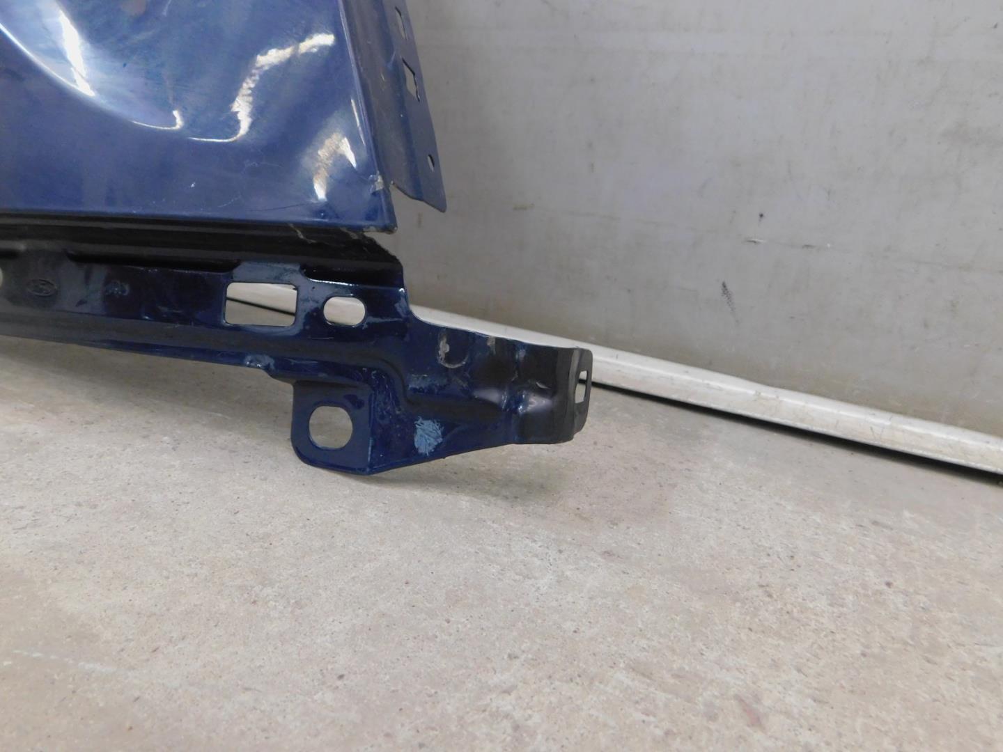 Крыло переднее правое