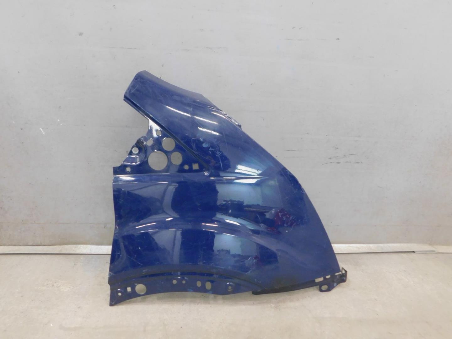 Крыло переднее правое