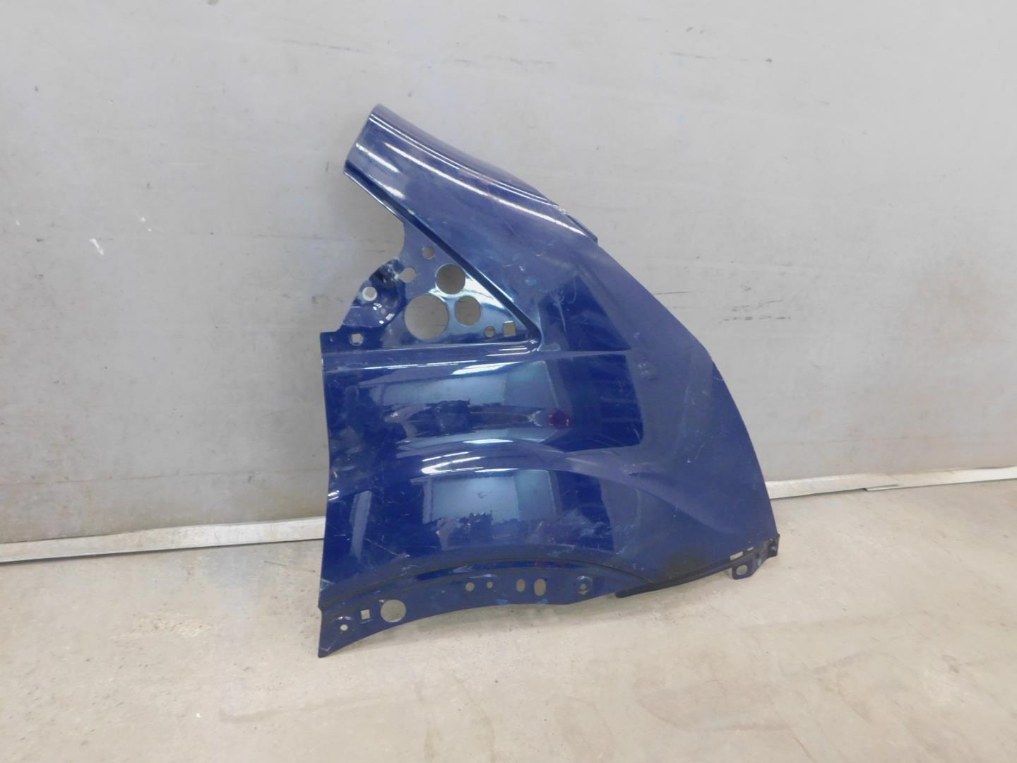 Крыло переднее правое