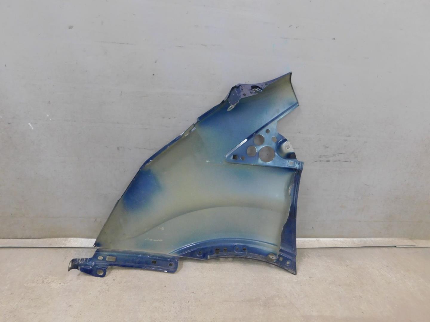 Крыло переднее правое