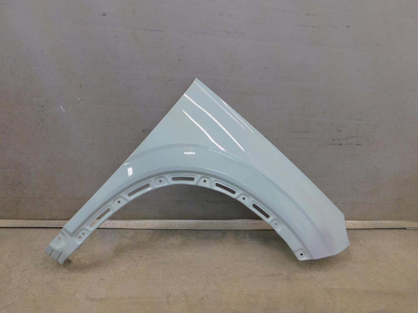 Крыло переднее правое