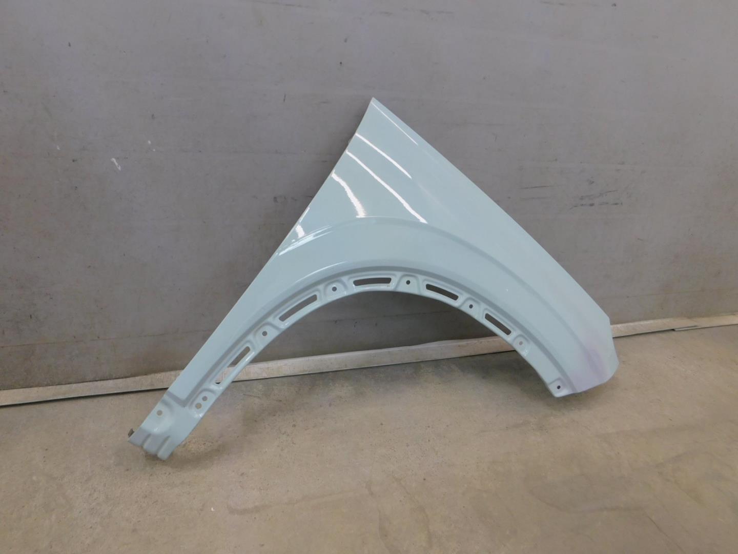 Крыло переднее правое