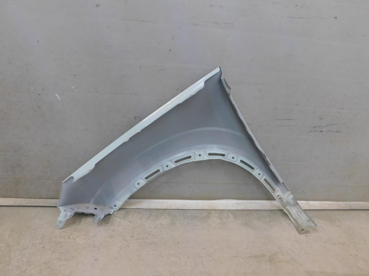 Крыло переднее правое