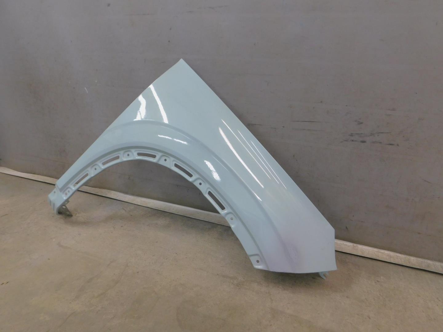 Крыло переднее правое