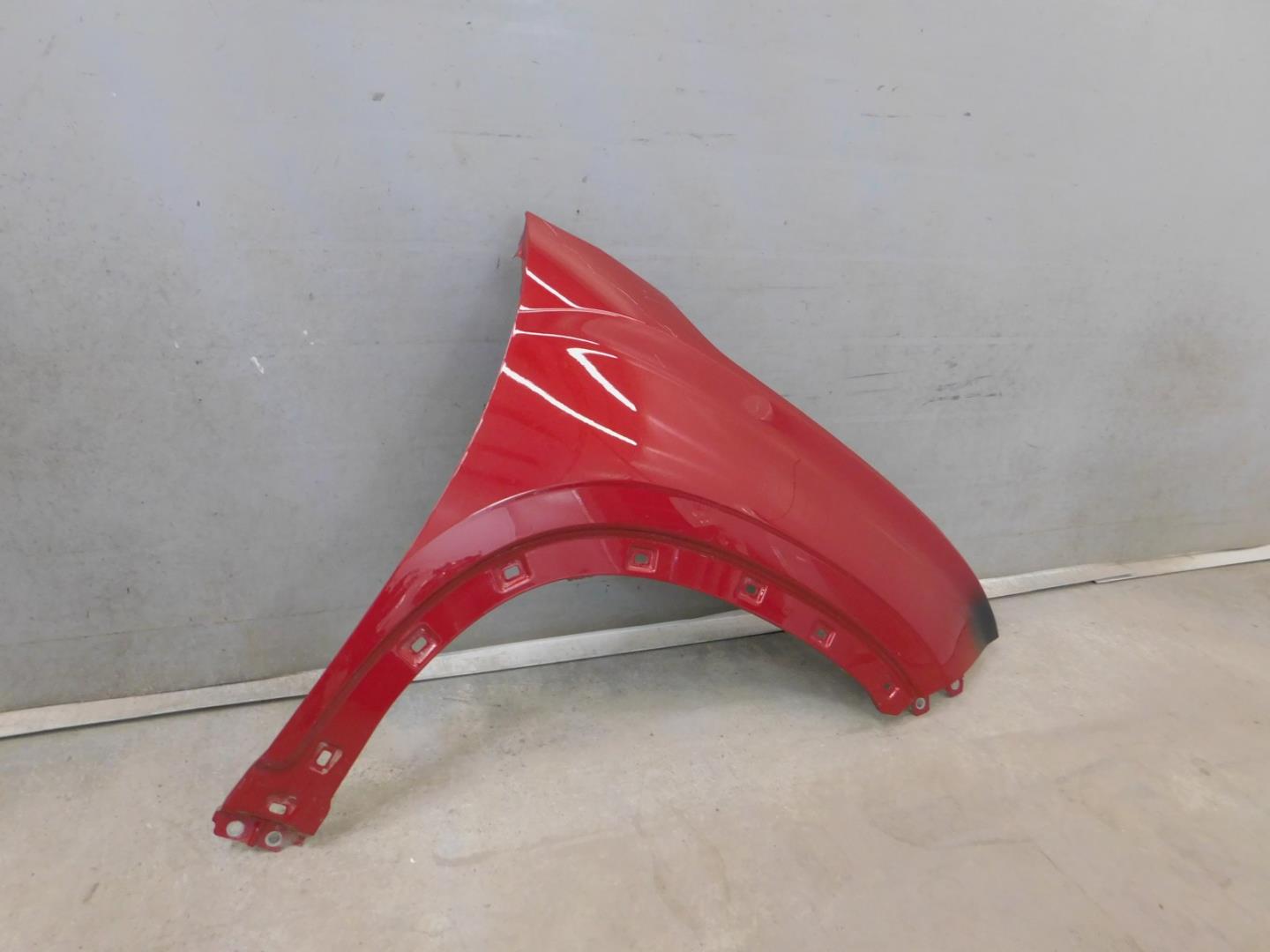 Крыло переднее правое