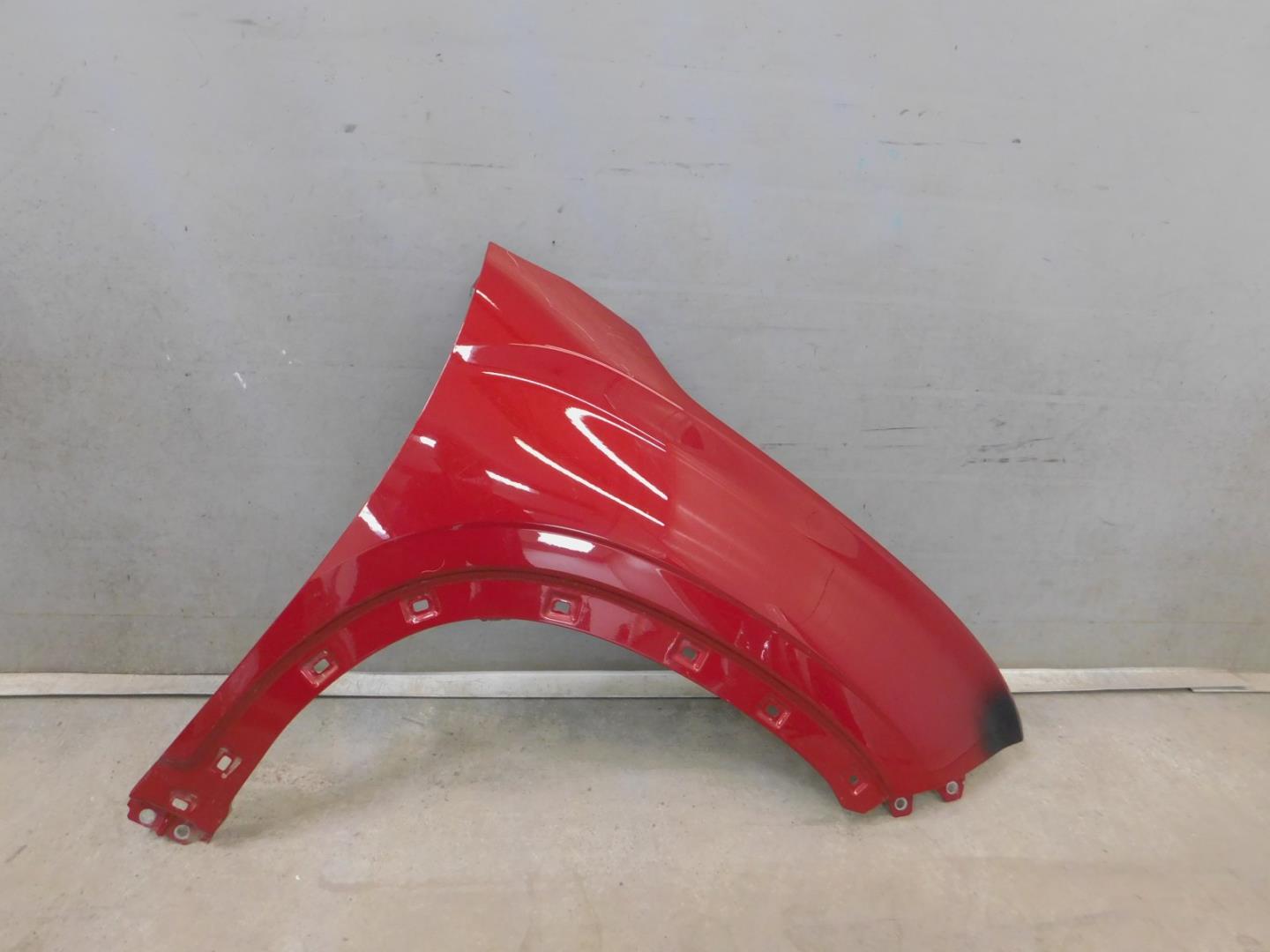 Крыло переднее правое