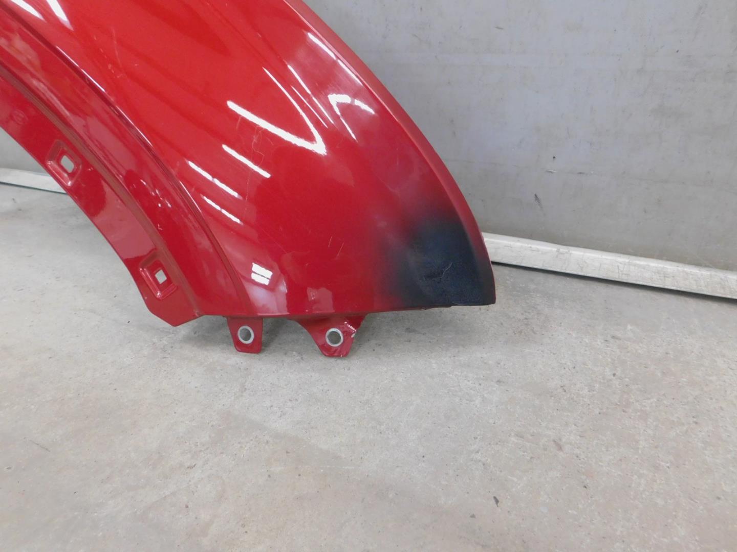 Крыло переднее правое