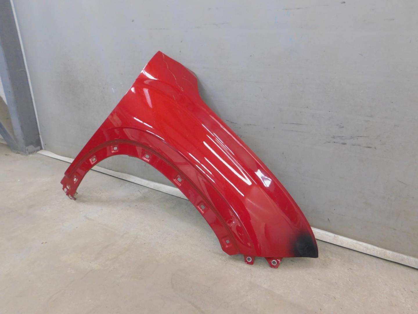 Крыло переднее правое