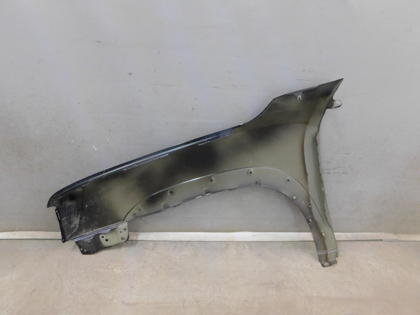 Крыло переднее правое