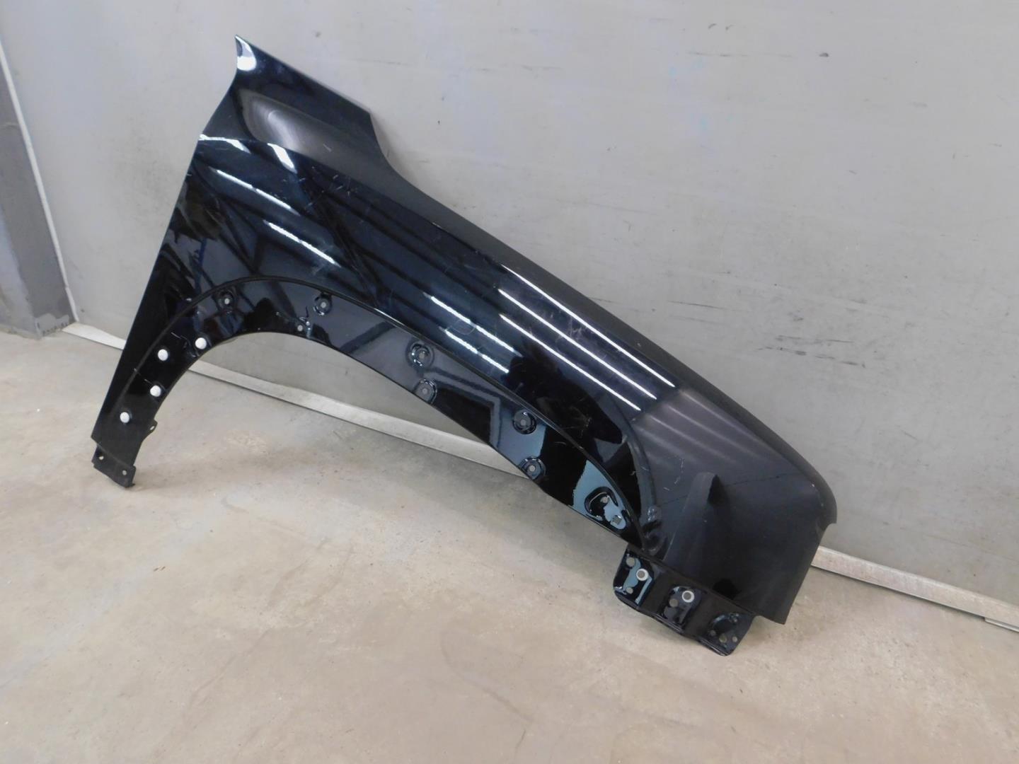 Крыло переднее правое